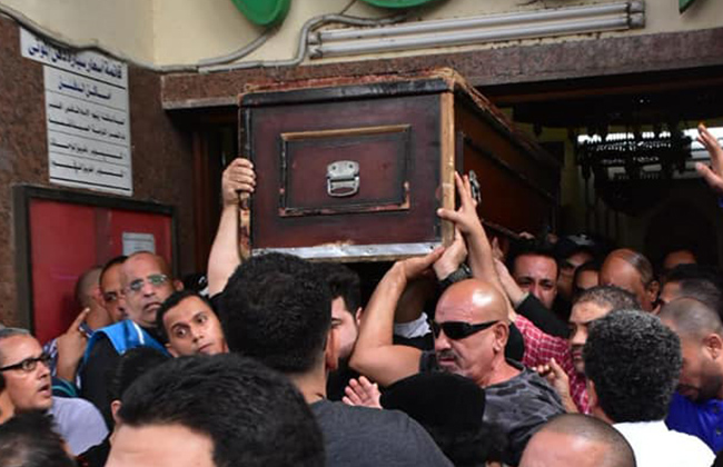 تشييع جنازة هيثم أحمد زكي من مسجد مصطفى محمود والدفن بطريق الواحات |صور