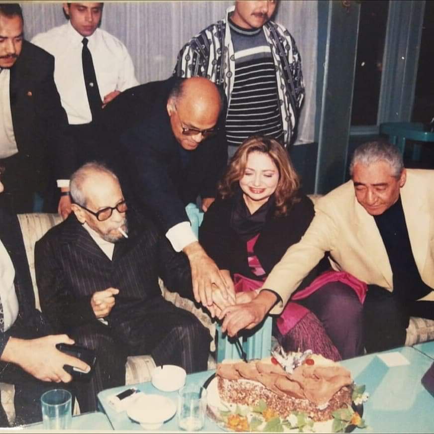 ليلى علوي تحتفل بذكرى ميلاد الأديب نجيب محفوظ