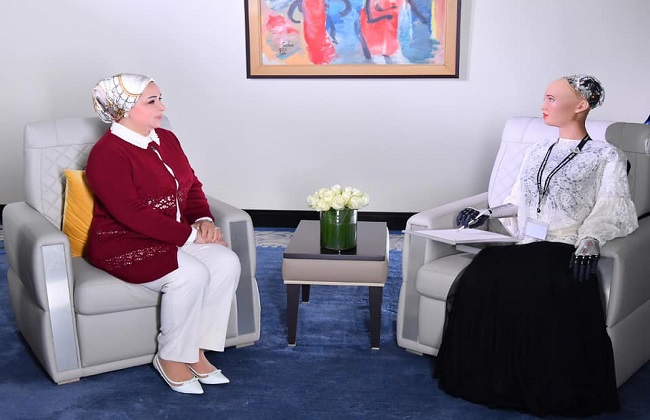 قرينة الرئيس السيسي مقابلة صوفيا والتحدث معها والاستماع لردودها الذكية تجربة استثنائية جديدة
