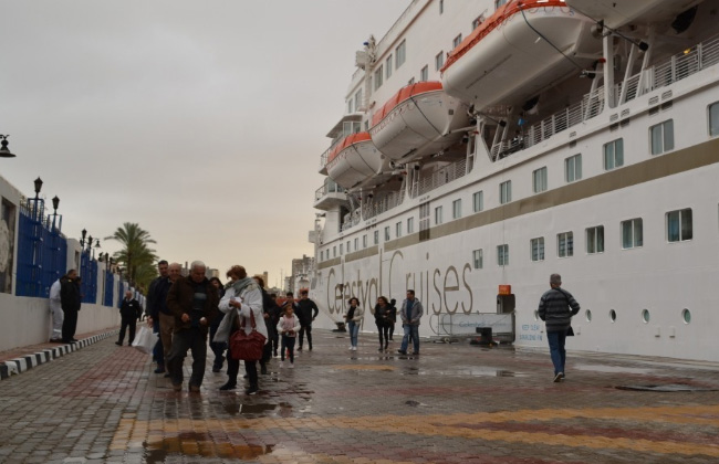  رغم الطقس السيئ وصول سفينة تحمل  سائحا لميناء الإسكندرية| صور