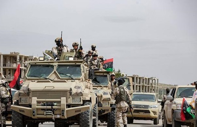 الجيش الوطني الليبي يأمر مصلحة الموانئ  بالإعلان دوليا عن منع إبحار السفن إلى ميناءي مصراتة والخمس