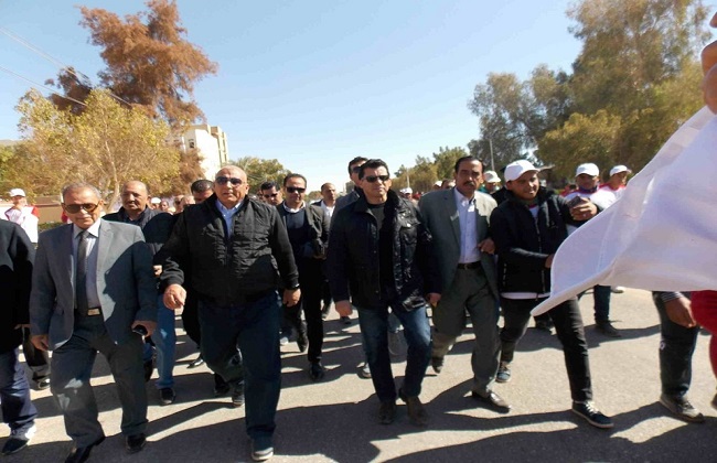 وزير الشباب ومحافظ الوادي الجديد يتفقدان مشروع البطل الأوليمبي | صور