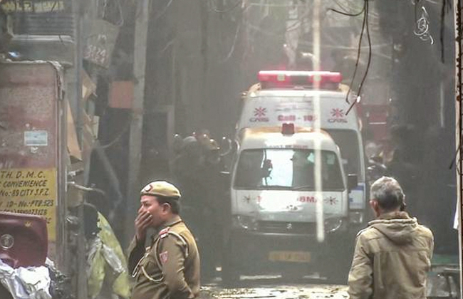 مقتل  شخصا على الأقل في حريق بمصنع بوسط العاصمة الهندية