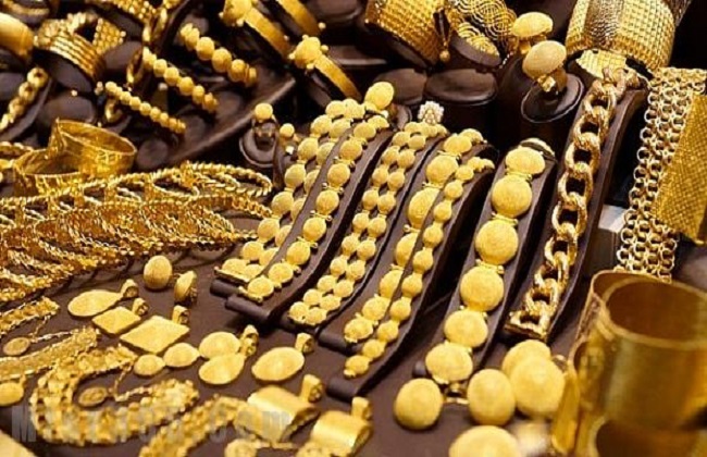 تراجع سعر الذهب اليوم الجمعة  في السوق المحلية والعالمية