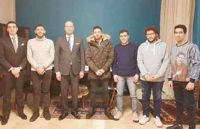 سفير مصر بأوكرانيا يستقبل وفدا للطلاب المفصولين من جامعة  الدونتسك |صور