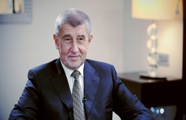 رئيس وزراء التشيك يقيل وزير الصحة ويقترح بديلا