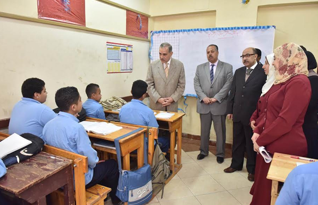محافظ أسيوط يتفقد مدرسة تمريض البنين بالأربعين | صور - بوابة الأهرام
