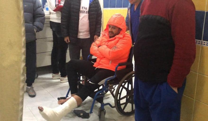 محمد حماقي يخضع لجراحة بعد إصابة قوية في القدم