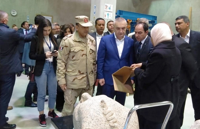 الرئيس الألبانى خلال زيارتة للمتحف المصري الكبير