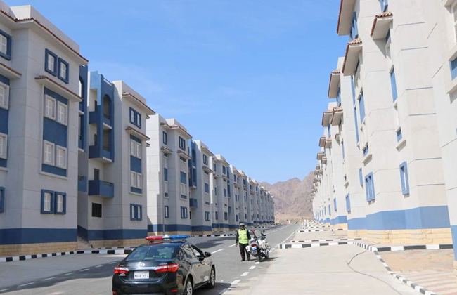 محافظ جنوب سيناء يتفقد الإسكان البديل
