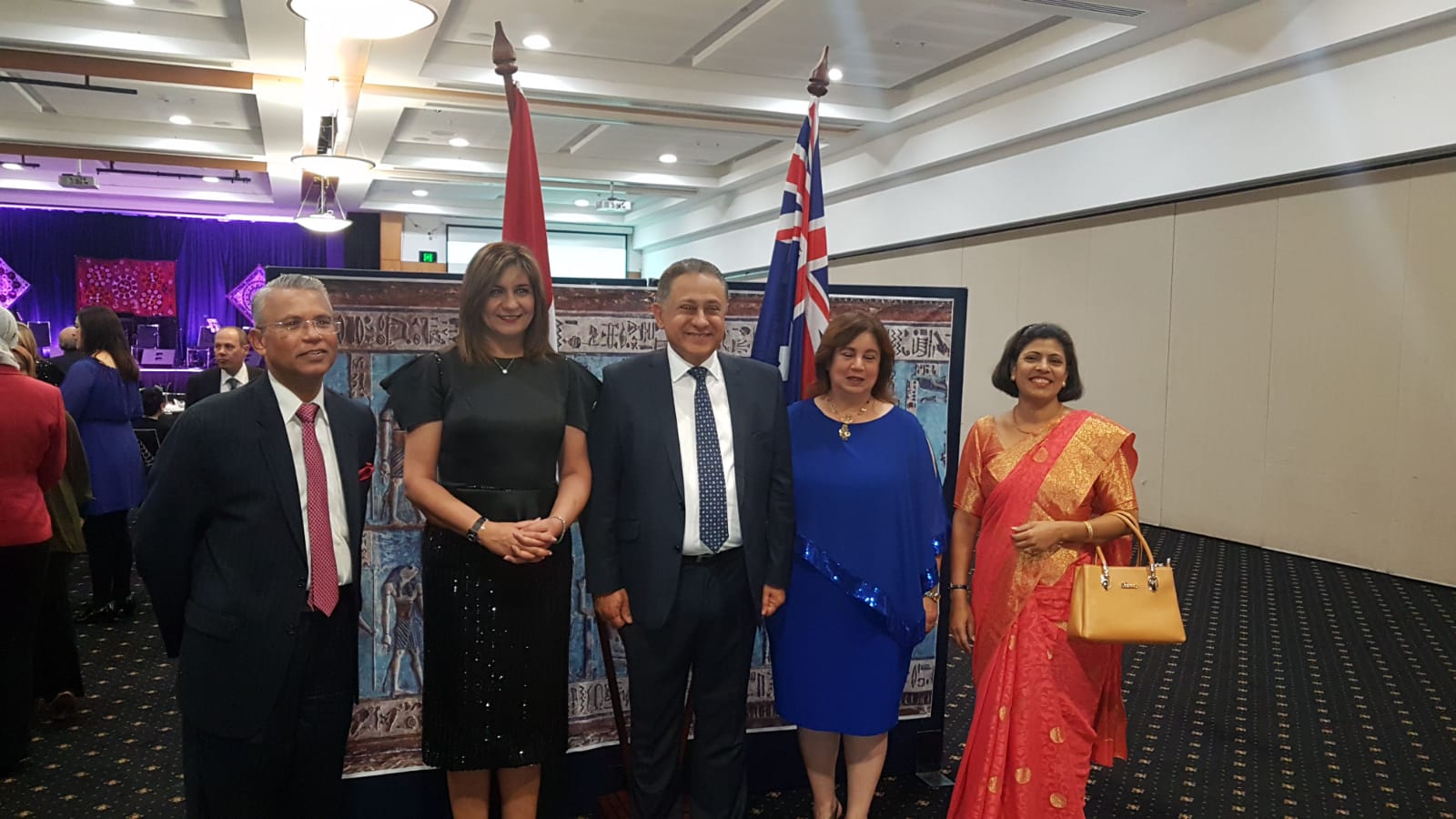 وزيرة الهجرة تلتقي سفراء وممثلين للجاليات والحكومة الأسترالية  