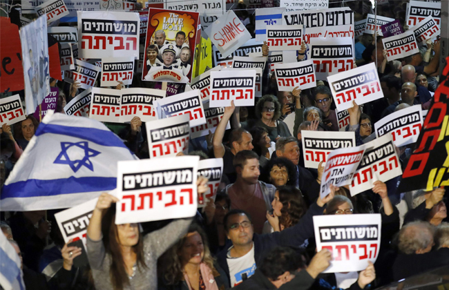 تصفه بـوزير الجريمة مظاهرات في إسرائيل تطالب نتنياهو بالاستقالة