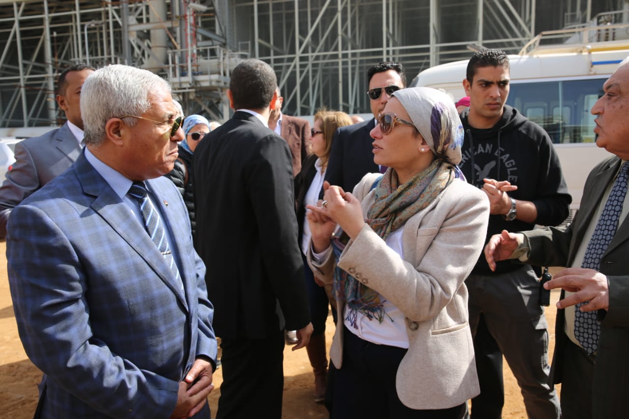 وزيرة البيئة فى زيارتها لـكيما أسوان توفير  مليون يورو لإنشاء مصنع حمض النيتريك| صور