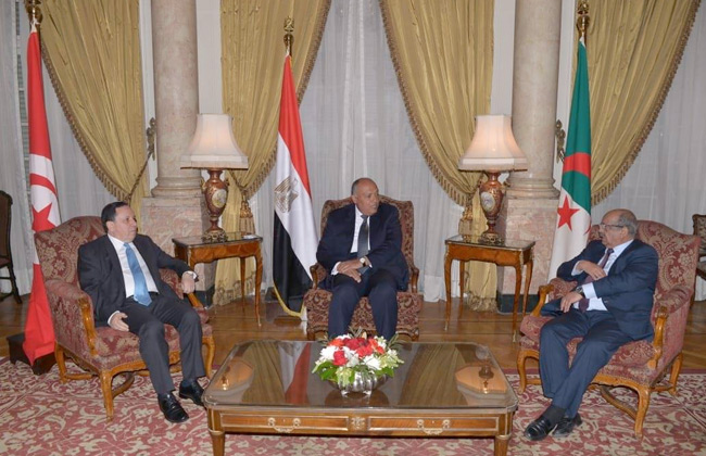 بدء اجتماع وزراء خارجية مصر وتونس والجزائر حول ليبيا 