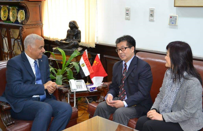 قنصل الصين تبحث إنشاء معهد كونفوشيوس بجامعة الإسكندرية | صور 