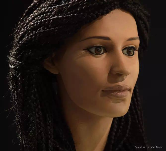 ماتت في بدايات عصر الإسكندر الأكبر وتم تركيب وجه لها امرأة مصرية  تشغل العالم 