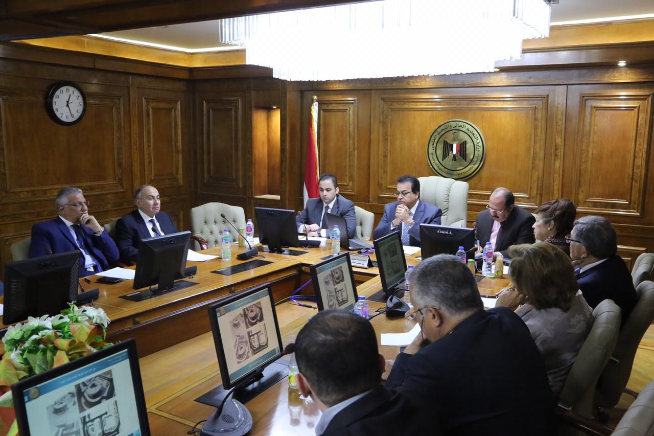 وزير التعليم العالى يجتمع برؤساء مجالس أمناء الجامعات الخاصة والأهلية صور بوابة الأهرام