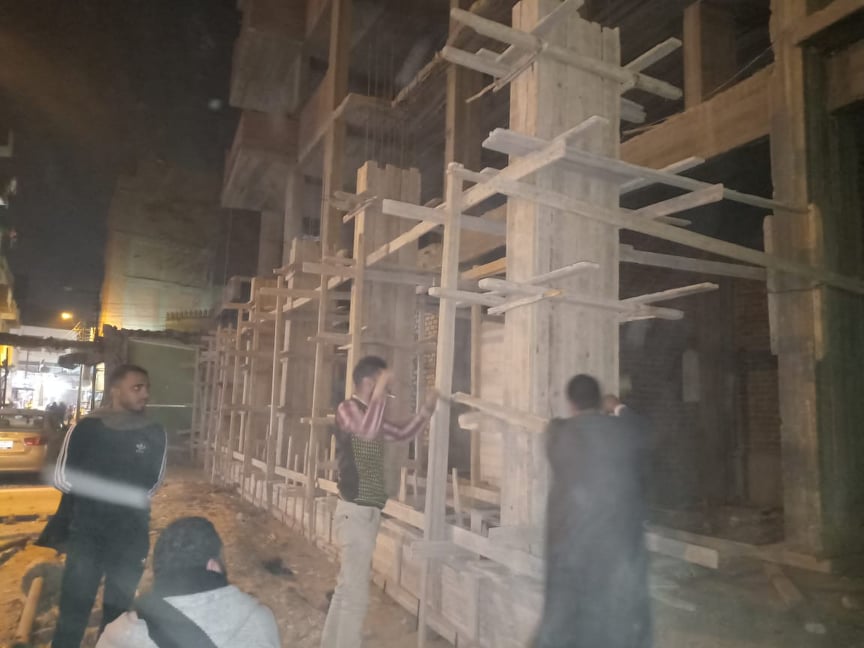  تنفيذ قرارات إزالة أعمال بناء مخالف واستكمال أعمال رصف شوارع حي غرب أسيوط  