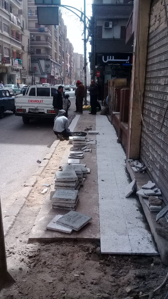  تنفيذ قرارات إزالة أعمال بناء مخالف واستكمال أعمال رصف شوارع حي غرب أسيوط  