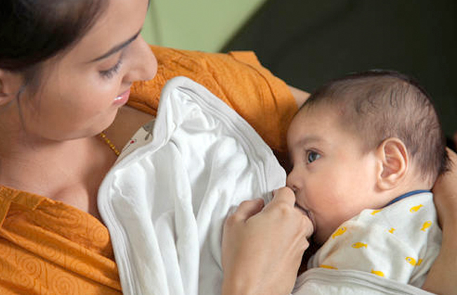 دراسة لبن الأم يساعد على منع تعفن الدم بين الأطفال المبتسرين 