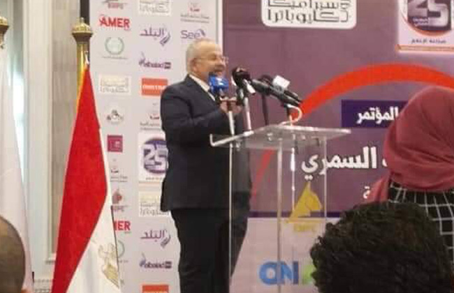 رئيس جامعة القاهرة الإعلام لا يقدم أخبارا ويشكل وعي الشعوب | صور