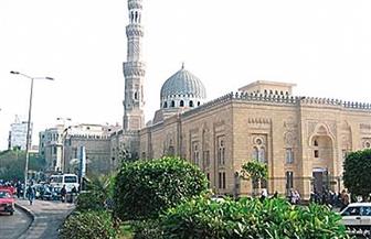   محافظ-القاهرة-يؤدي-صلاة-الجمعة-الأخيرة-من-رمضان-في-مسجد-السيدة-زينب-