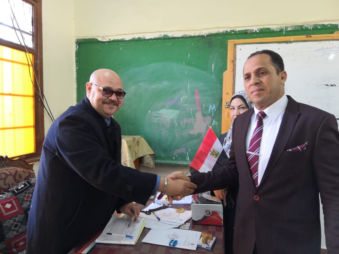 الدكتور عبيد صالح رئيس جامعة دمنهور يدلي بصوته في الاستفتاء علي التعديلات الدستورية