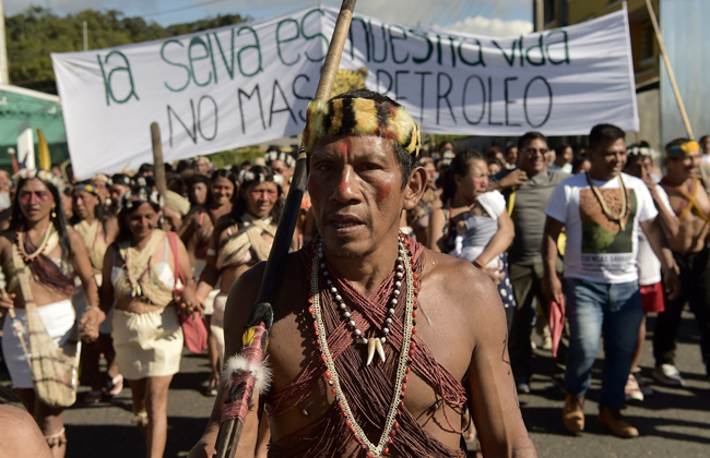 سكان أصليون في الإكوادور يتظاهرون لمنع شركات النفط من الاستيلاء على أراضيهم | صور