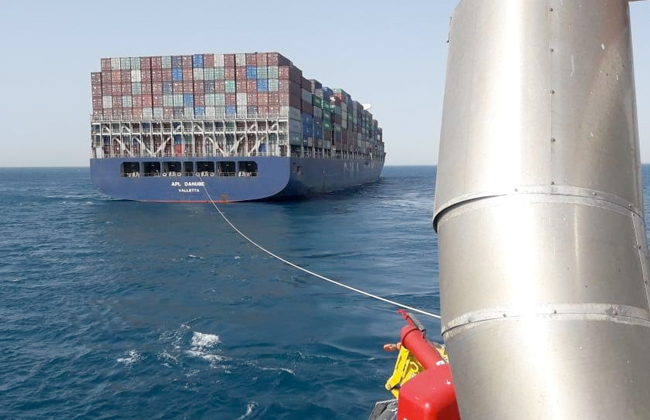 عملية قطر وارشاد خاص لسفينة الحاويات