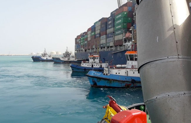 عملية قطر وارشاد خاص لسفينة الحاويات