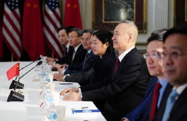 وفد حكومة الصين في واشنطن خلال المفاوضات التجارية