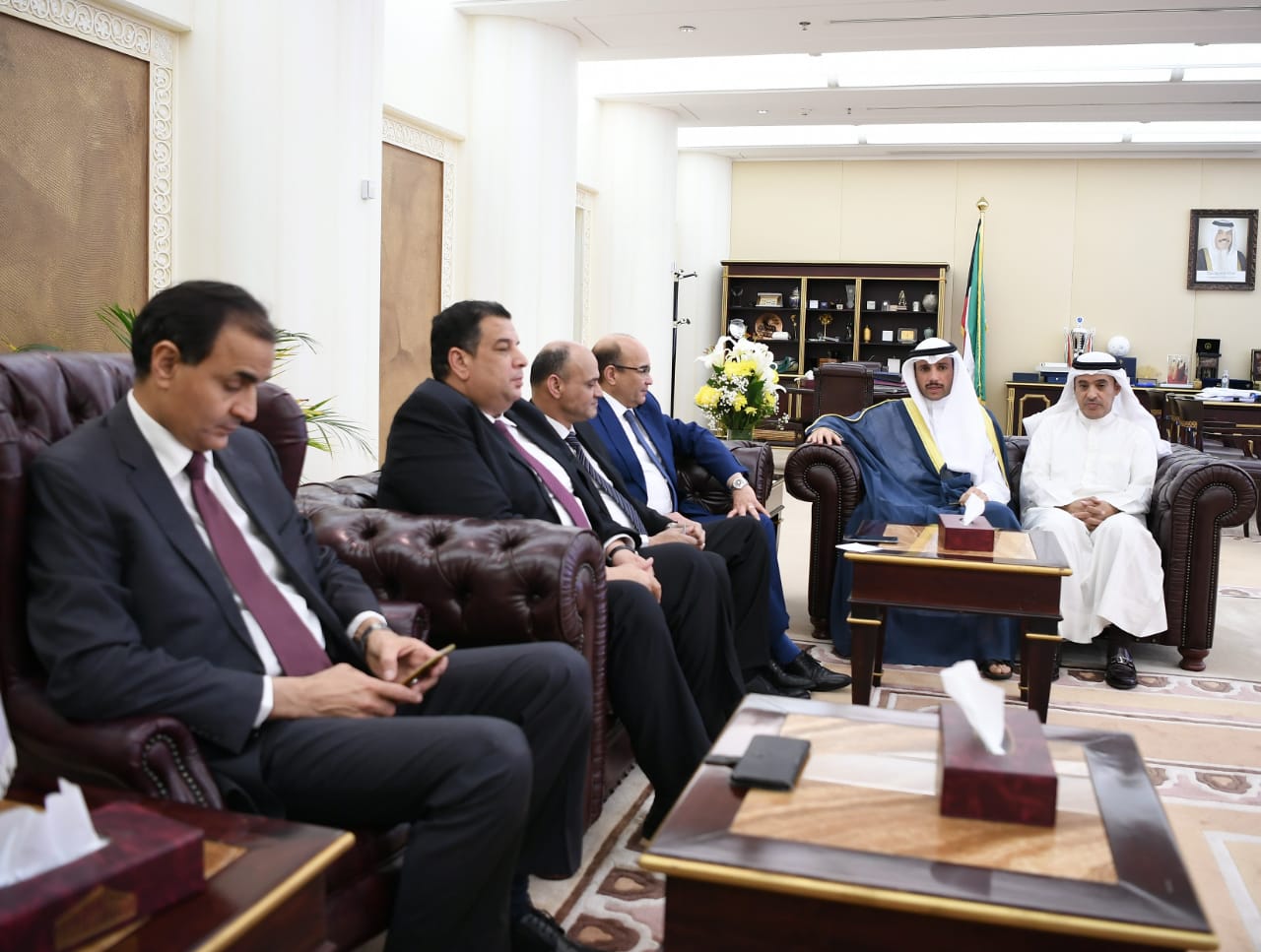 رئيس مجلس الأمة الكويتى خلال لقائه مع رؤساء التحرير المصريين
