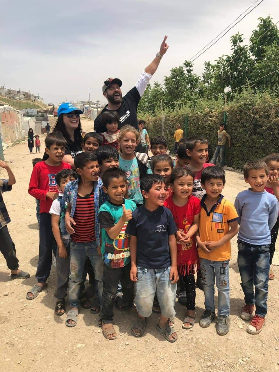 زيارة عمرو يوسف وكندة علوش لمخيم اللاجئين السوريين في لبنان 