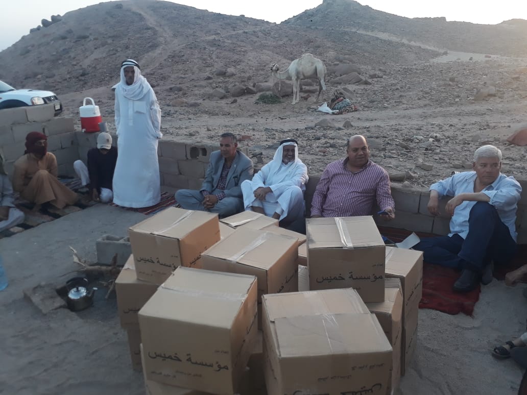 سكرتير عام جنوب سيناء ورئيس مدينة الطور يوزعون ملابس العيد لـ40 أسرة