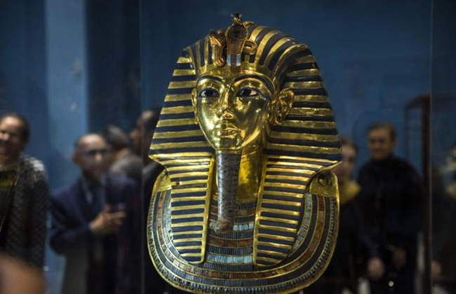 سفير مصر بالتشيك يشارك فى إطلاق معرض تصويري حول حياة الملك توت عنخ آمون ومقبرته