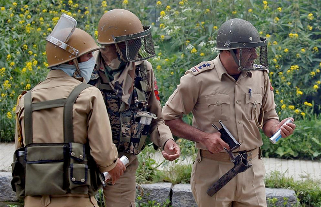 سلطات الأمن الهندية تعلن مقتل إرهابيين اثنين قرب حدود إقليم ;كشمير;