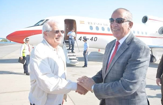 محافظ البحر الأحمر يستقبل وزير خارجية إسبانيا بمطار الغردقة| صور 