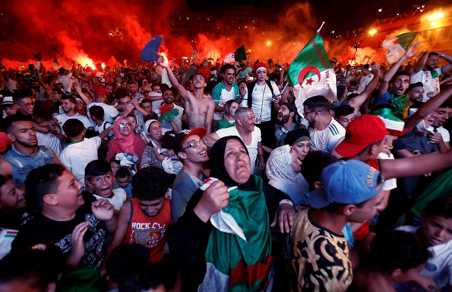 احتفالات الشعب الجزائري بصعود منتخب بلاده إلى نهائي أمم إفريقيا| صور