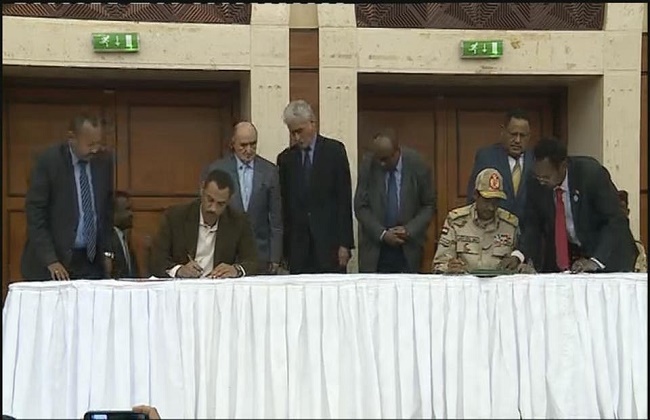 تعرف على بنود الاتفاق السياسي بين المجلس العسكري السوداني وقوى الحرية والتغيير