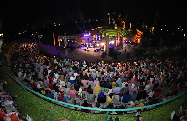 رئيس الأوبرا حضور جماهيري ضخم في افتتاح المهرجان الصيفي بالإسكندرية | صور 