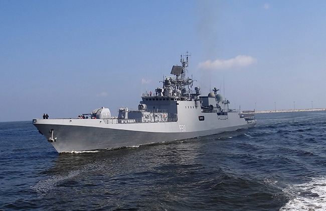 القوات البحرية المصرية والهندية تنفذان تدريبا بحريا عابرا في المتوسط 