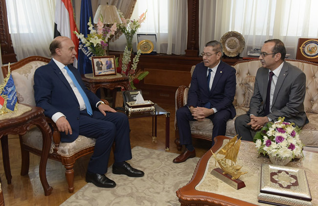 مميش يستقبل سفير بنما بالقاهرة لمناقشة سبل التعاون في مجال النقل البحري | صور