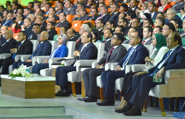 الرئيس السيسي يشهد جلسة مبادرة حياة كريمة ضمن فعاليات المؤتمر السابع للشباب