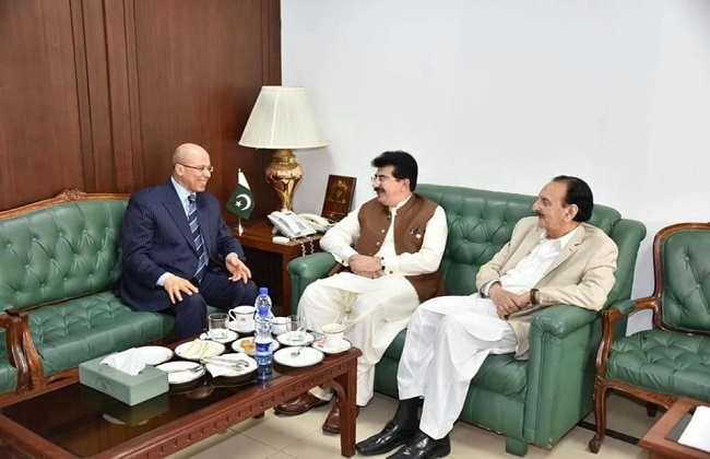 السفير المصري في باكستان يلتقي رئيس مجلس الشيوخ وزعيم المعارضة