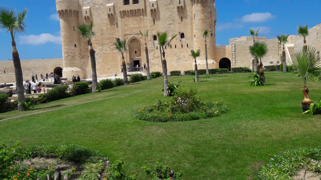 قلعة قايتباي بالإسكندرية تتزين لاستقبال الزائرين في عيد الأضحى | صور