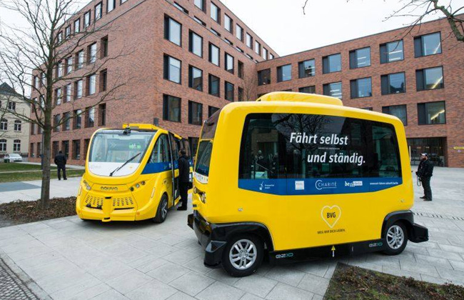 برلين تختبر أول حافلة ذاتية القيادة في النقل العام | صور 