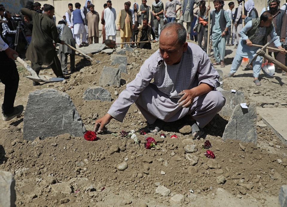 دموع الأفغان على ضحايا ليلة الزفاف 