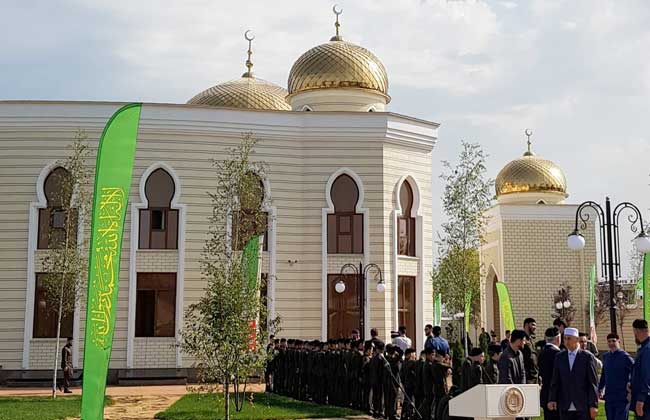 رئيس الشيشان يفتتح مدرسة للقرآن الكريم في مدينة شالي ويكرم الفائزين بأول مسابقة دولية في جروزني