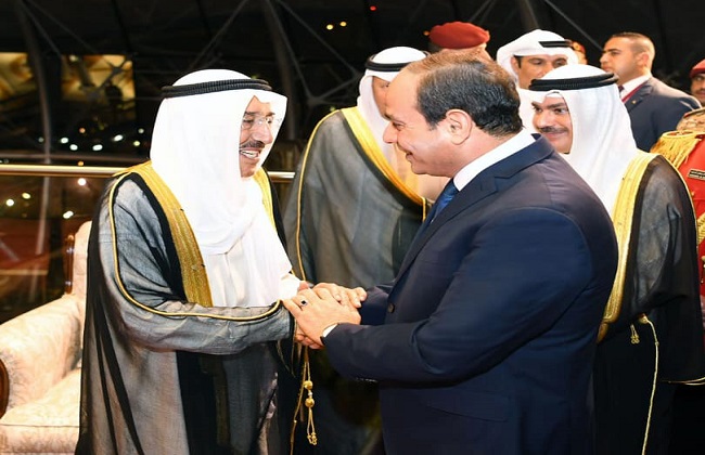 متحدث الرئاسة ينشر صور وصول الرئيس السيسي إلى الكويت