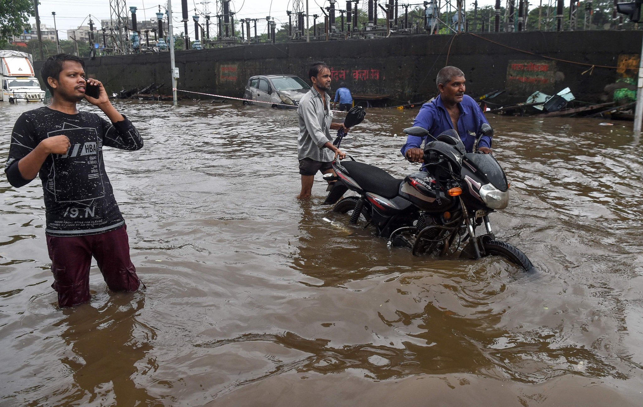 الفيضانات تغرق مومباى